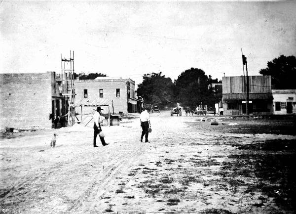 A sandy street in Macclenny about 1908, the year the old courthouse was built.
