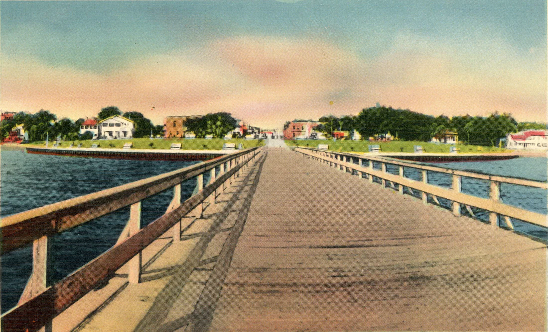 The municipal pier in Panama City on a postcard from about 1940.