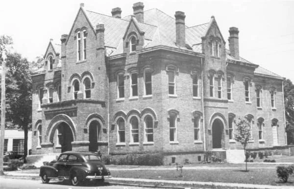 The brick Calhoun County Courthouse in Blountstown in 1948.