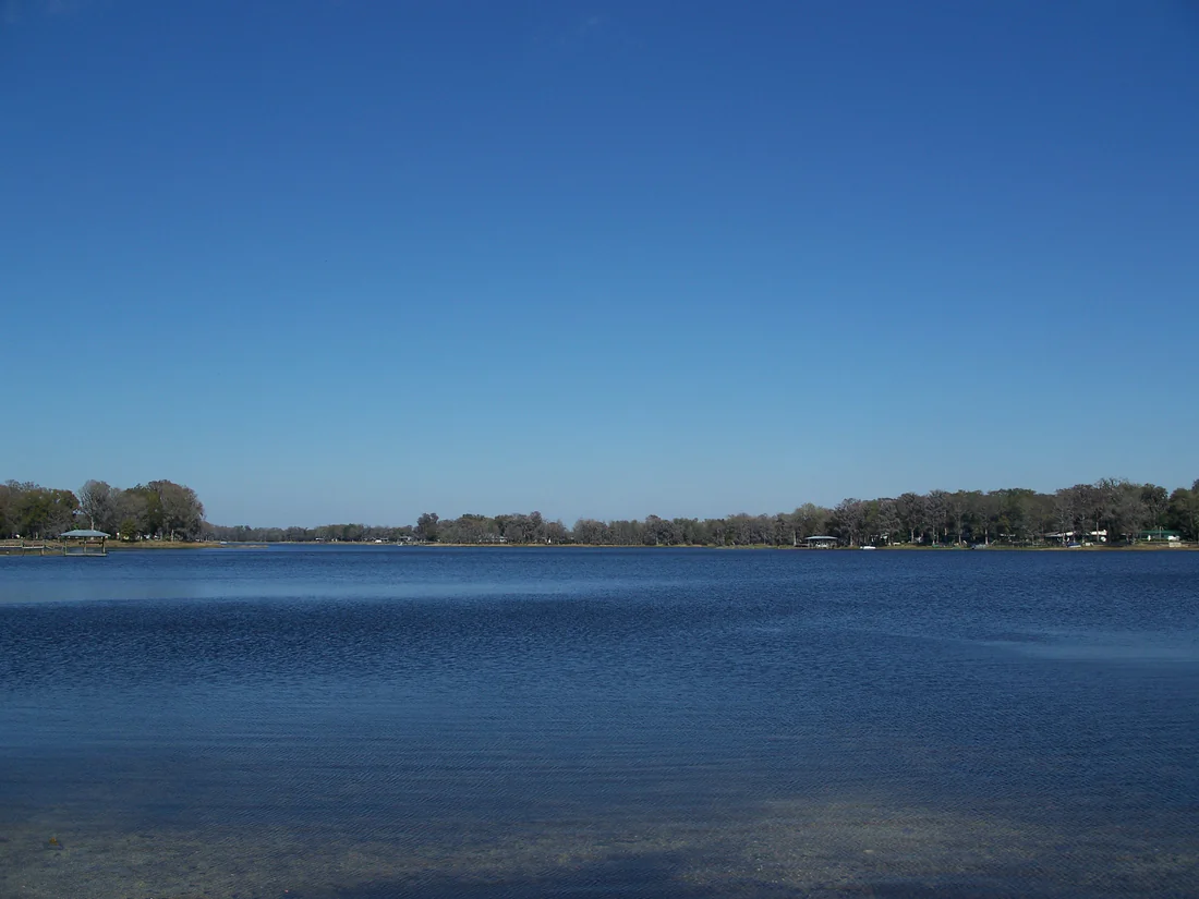The blue water of Lake Tsala Apopka, seen from Floral City in 2007.
