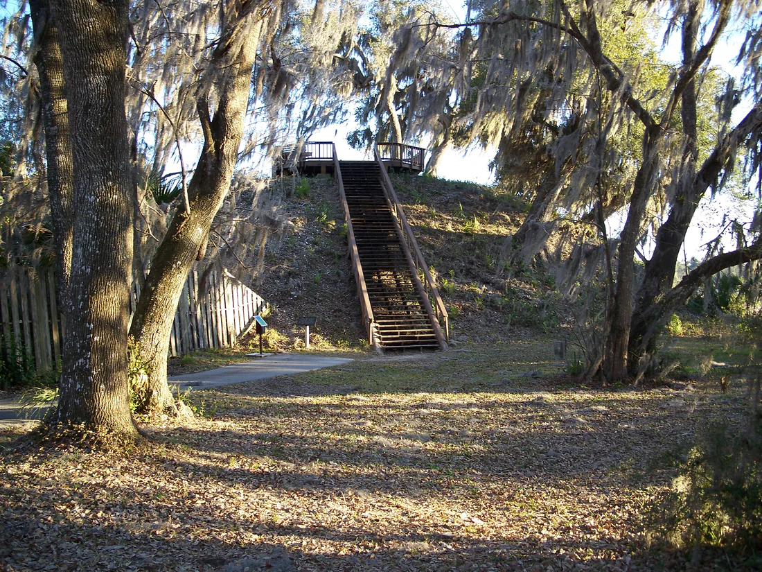 The temple mound at Crystal River Archaeological State Park, 2007.