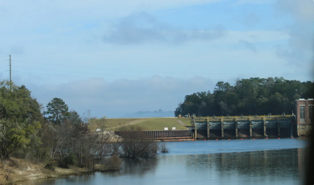 The Jackson Bluff Dam that holds back Lake Talquin, seen from State Road 20, 2017.