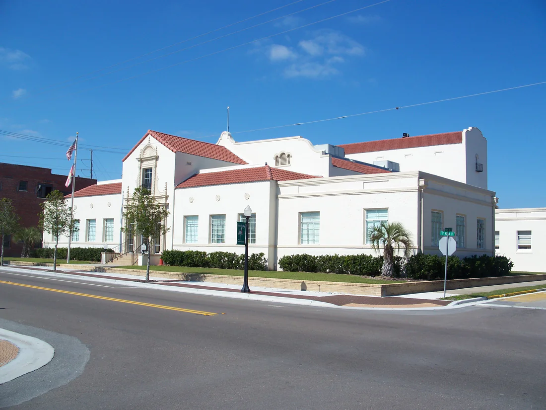 The former Wauchula City Hall, built in 1927 with a Spanish design.