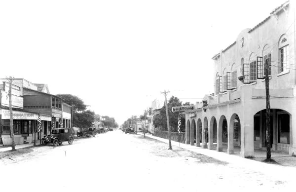 A street in LaBelle, the county seat of Hendry County, in 1925.