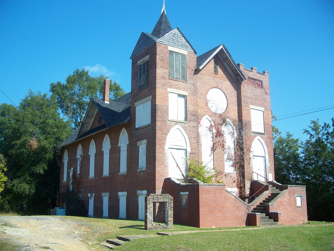 The brick Saint Luke Baptist Church building in Marianna, 2007.