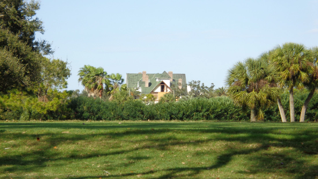 The preserved west wing of the Belleview-Biltmore Hotel, December 2016, after it was moved.