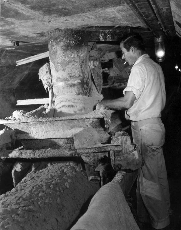 A phosphate miner at the Noralyn Mine near Bartow, October 1957. State Archives of Florida.
