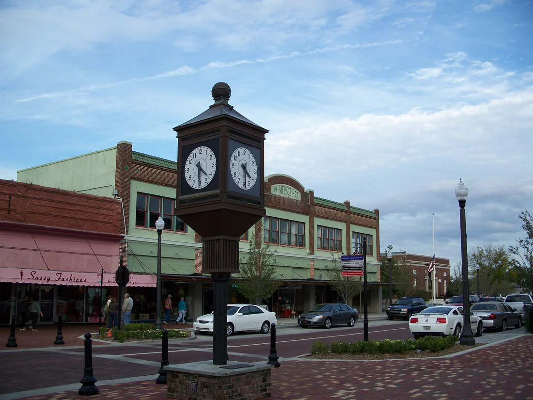 A street clock in the Sanford Commercial District, 2007.
