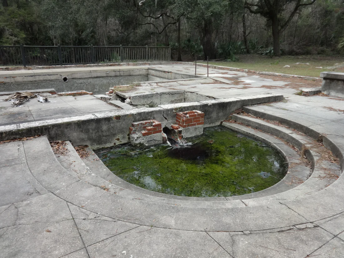 Concrete ruins at the old Hampton Springs Hotel site, 2015.
