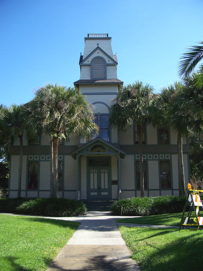DeLand Hall on the Stetson University campus in DeLand, 2007.