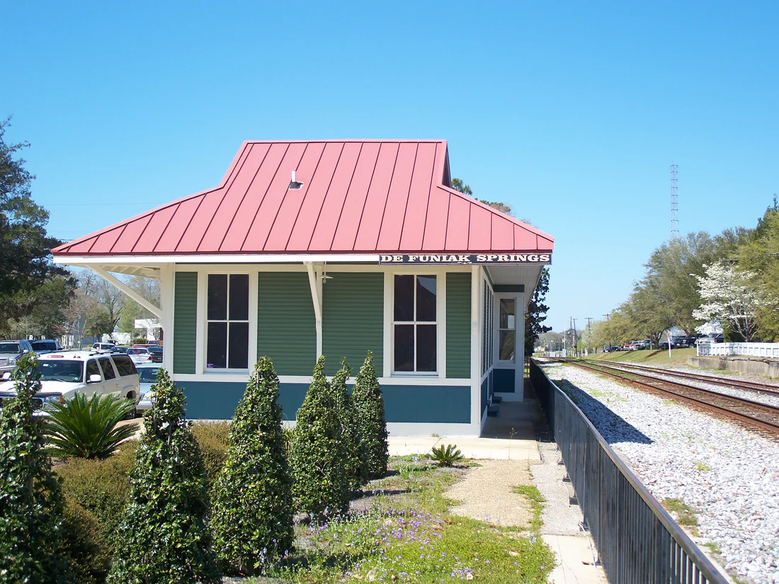 The old L&N railroad depot in DeFuniak Springs, home of the Walton County Heritage Museum, 2008.
